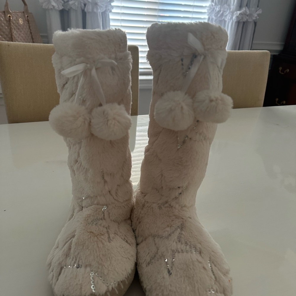 SO Cream Winter Boots with Pom Poms